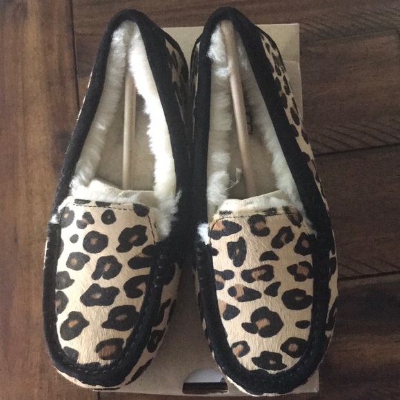 UGG Women's Leopard Slippers - NWT - Picture 5 of 5